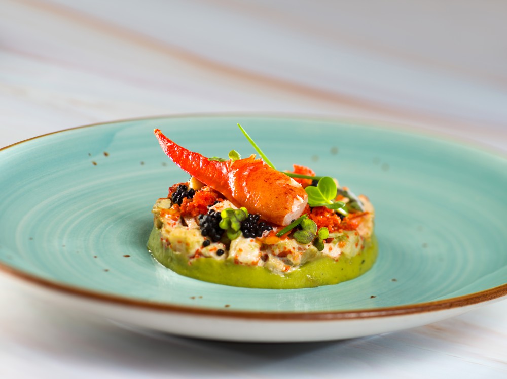 4.lobster tartare with caviar and crushed avocado龙虾牛油果他他伴黑鱼子酱.jpg (1000×749)